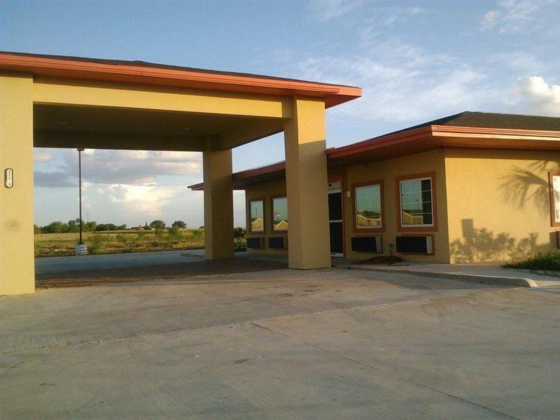 Rodeway Inn Dilley Экстерьер фото