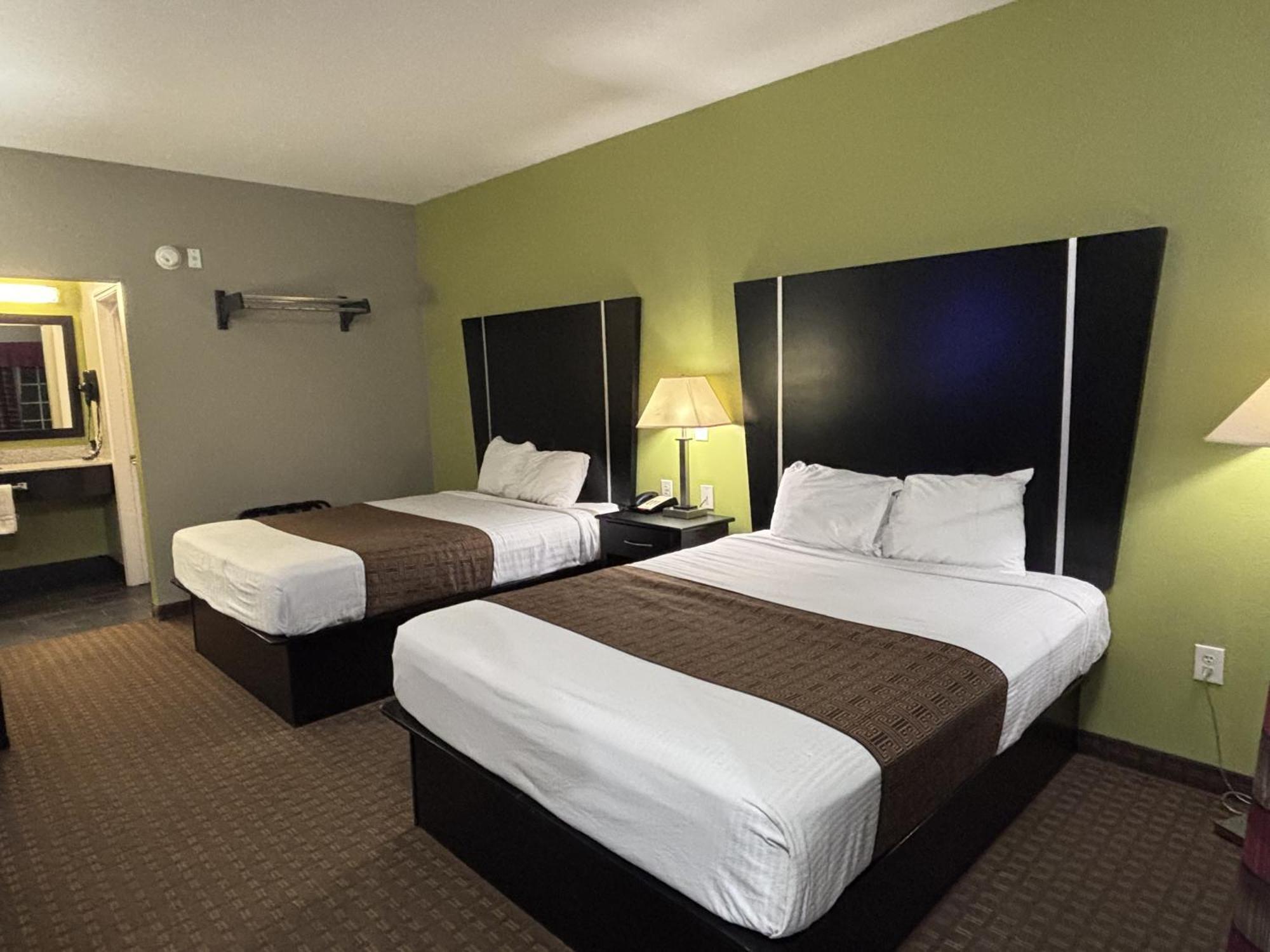 Rodeway Inn Dilley Экстерьер фото