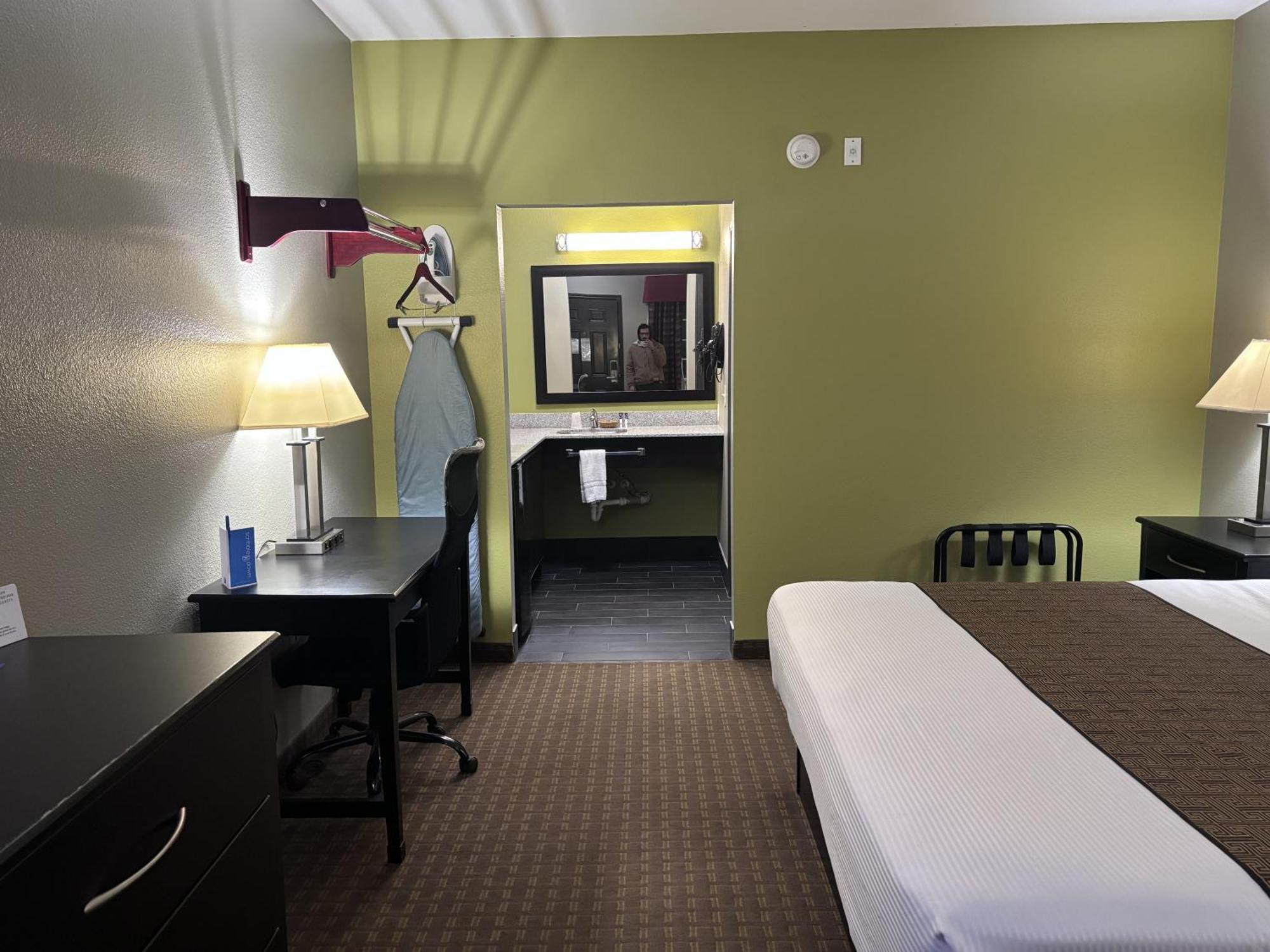 Rodeway Inn Dilley Экстерьер фото
