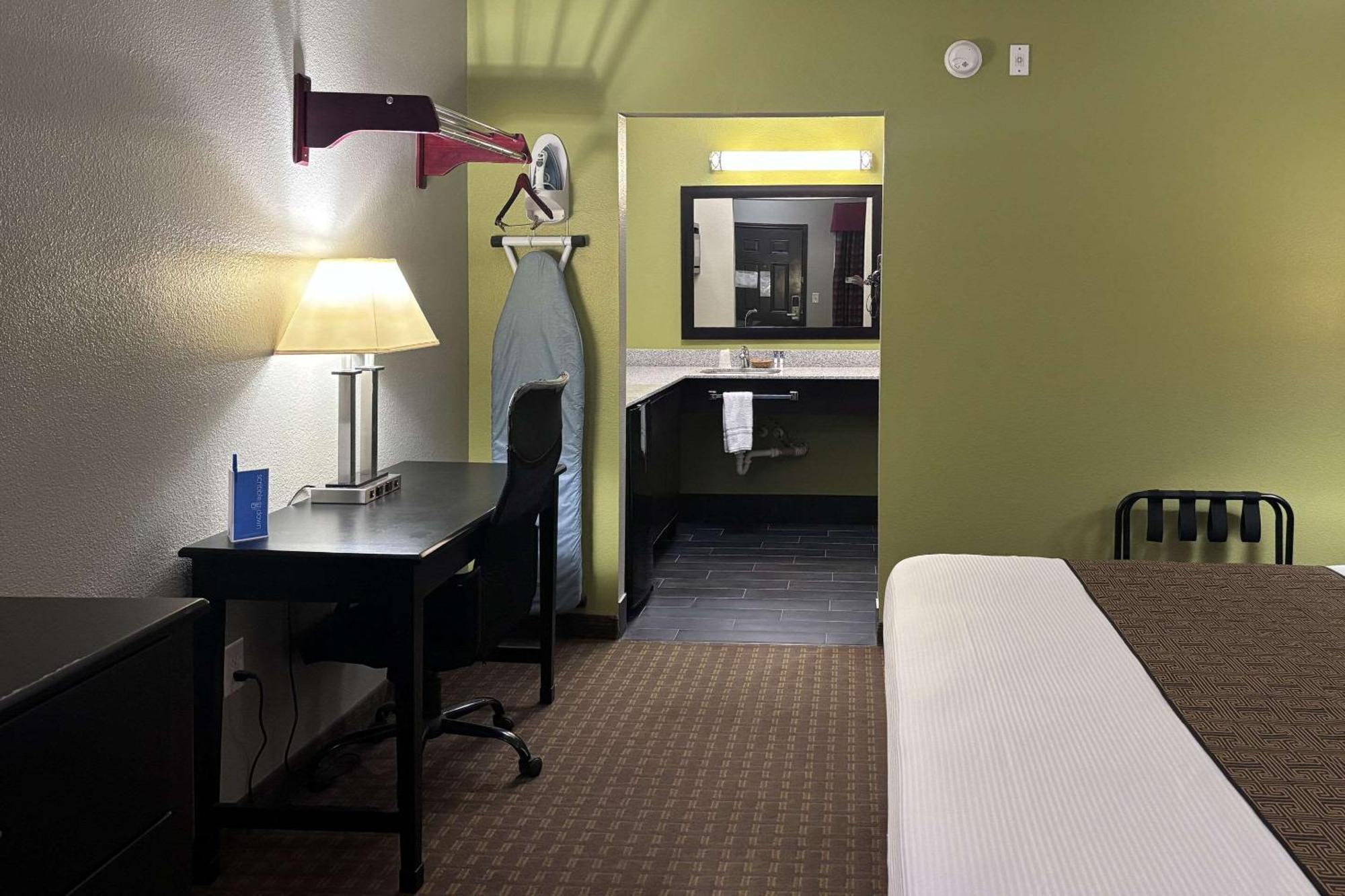 Rodeway Inn Dilley Экстерьер фото